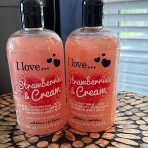 Love Strawberries & Cream Bath Soak